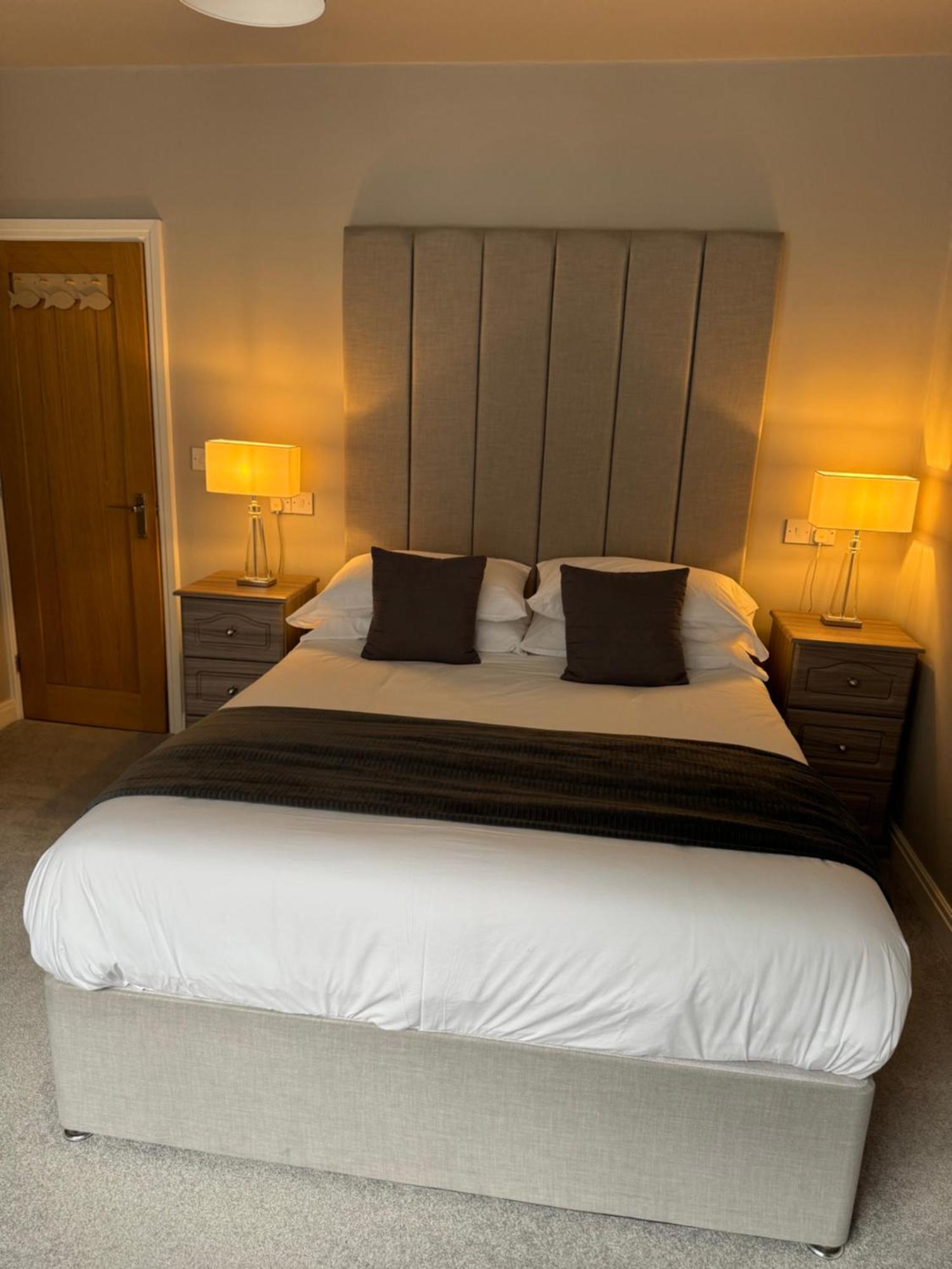 Beach House Apartment On Ground Floor With Sea View - Pet Friendly คลีฟลีส์ ภายนอก รูปภาพ