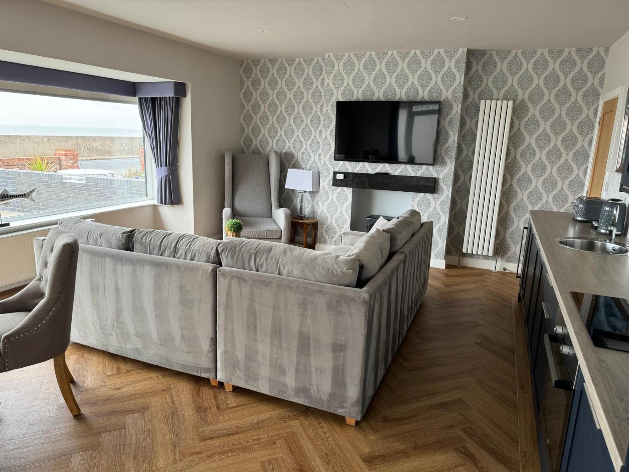 Beach House Apartment On Ground Floor With Sea View - Pet Friendly คลีฟลีส์ ภายนอก รูปภาพ